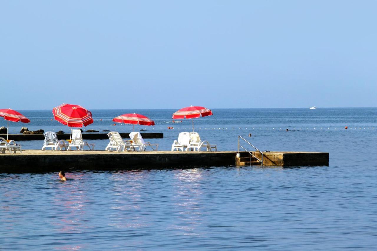 Apartments With A Parking Space Umag - 7057 Esterno foto